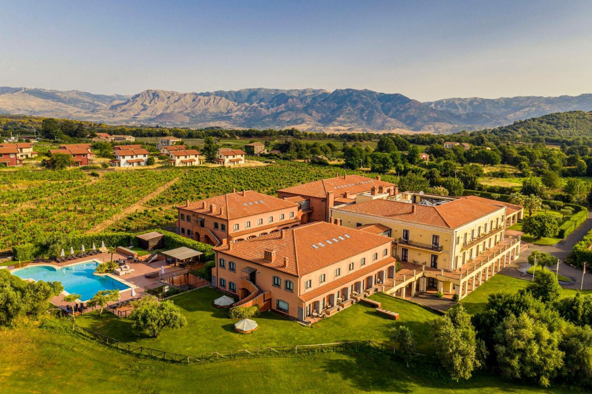 Picciolo Etna Golf Resort & Spa, Curio Collection By Hilton Castiglione De Sicilia Exterior photo